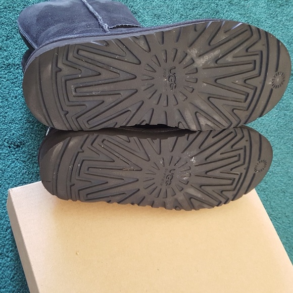 ❌SOLD❌ UGG classic tall black boots - Picture 4 of 8